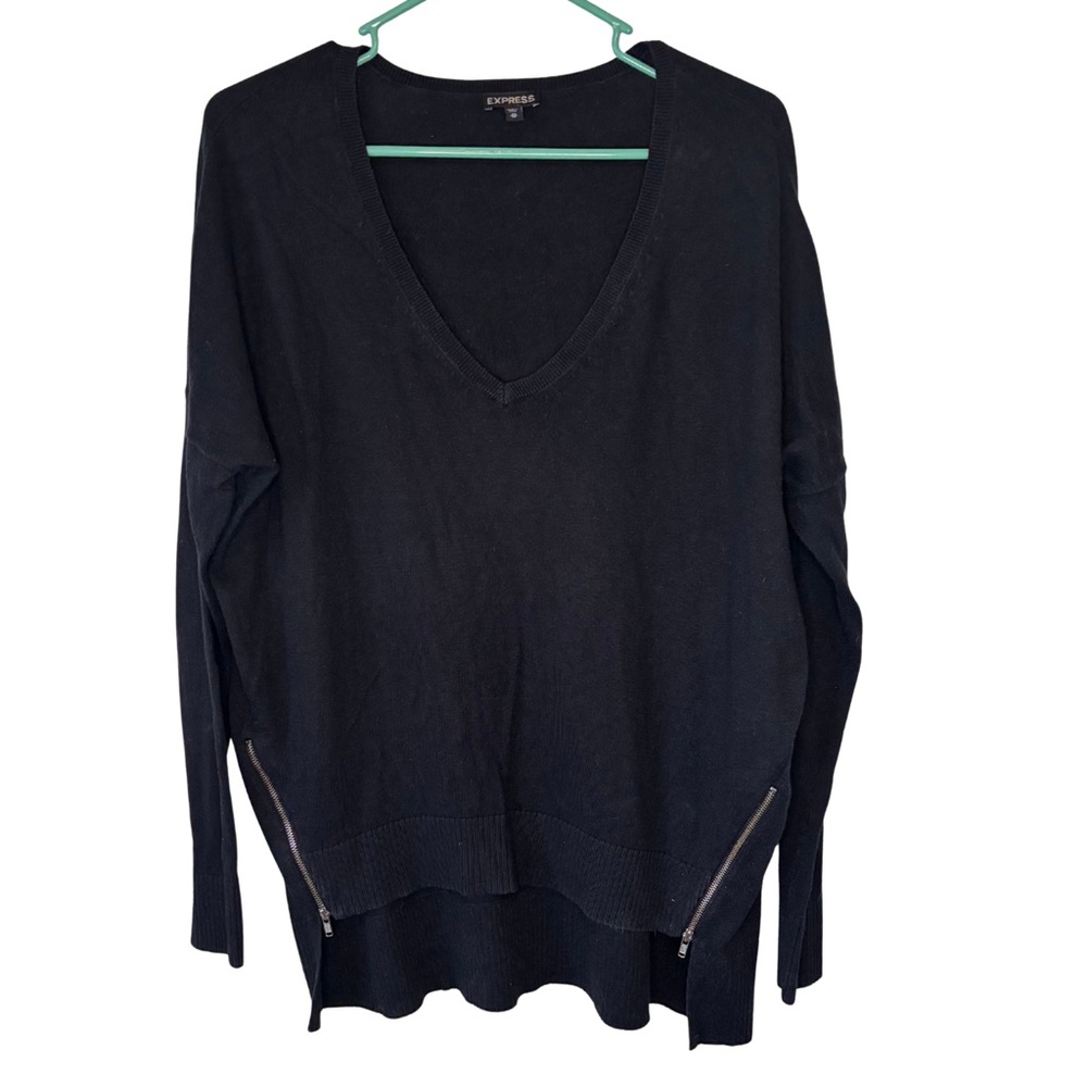 3/$20 Express Black V-Neck Oversized Long Sleeve Sweater